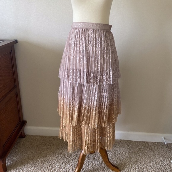 NWOT Anthropologie Tiered Lace Ombre Skirt Small - Picture 5 of 6
